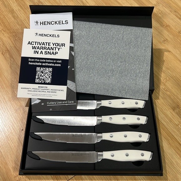 Henckels 4 piece Steak Knife Set Accent Forged - Picture 4 of 8